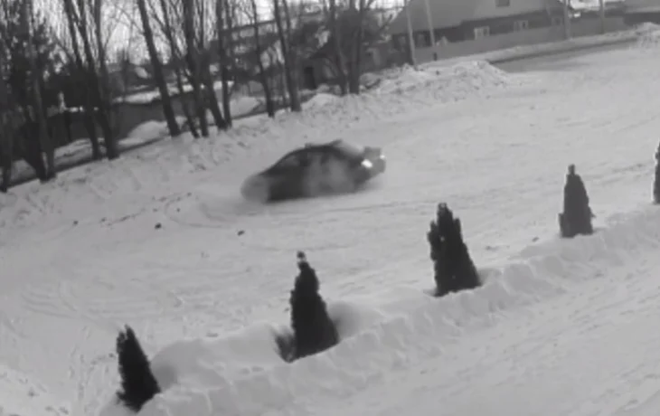  В Самарской области пьяный дрифтер сбил на парковке женщину с ребенком