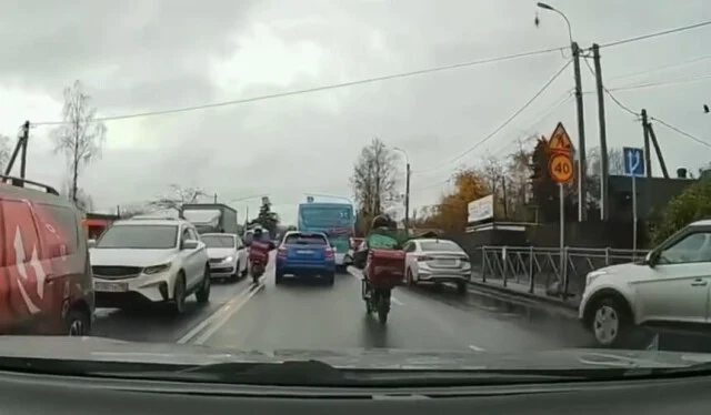  «Разбил зеркало»: конфликт на дороге запечталела камера