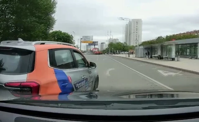 	«Ехал и никого не трогал»: каршеринговый автомобиль устроил ДТП и скрылся