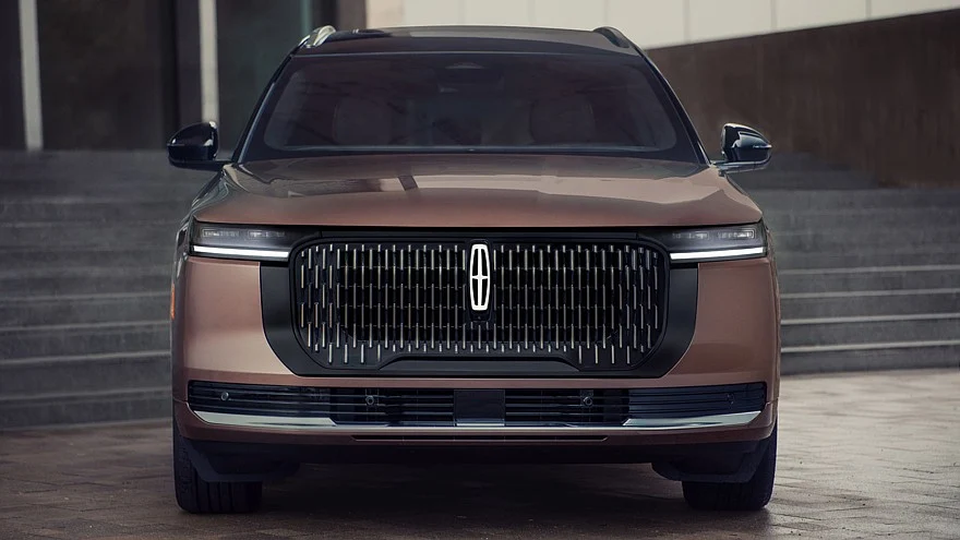 На фото: обновлённый Lincoln Nautilus в топовой версии Black Label