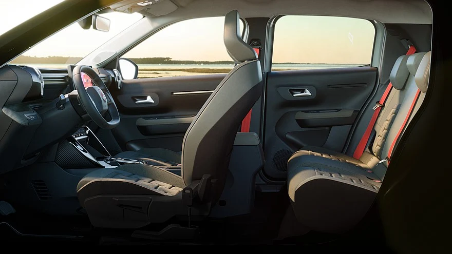 На фото: салон Citro&euml;n C3 Outdoor