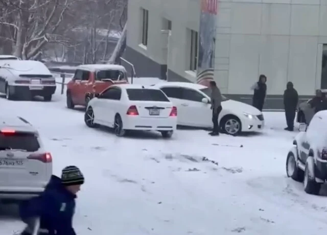  Десятки машин попали попали в ДТП из-за гололёда на Камчатке