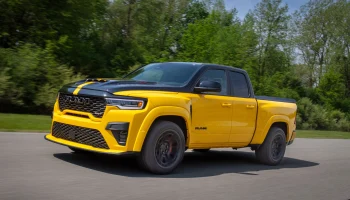У пикапа Ram 1500 появилось семейство масл-траков Rumble Bee с моторами V8