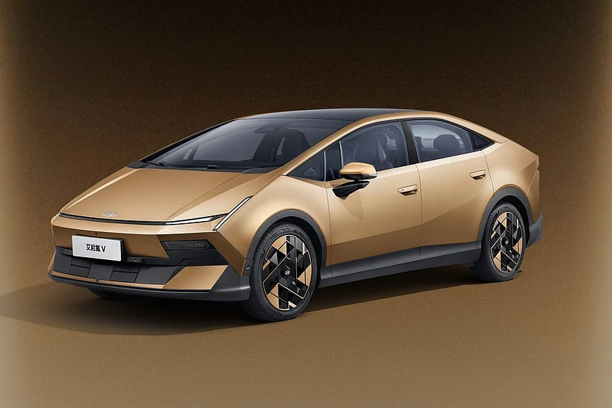 Серийный седан Hyundai Ioniq V