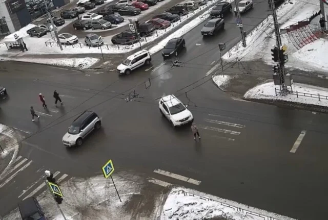 В Петрозаводске на пешеходном переходе сбили женщину