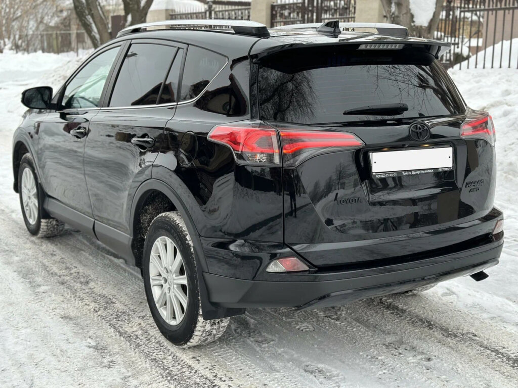«Надёжен, как автомат Калашникова»: отзыв об автомобиле Toyota RAV4