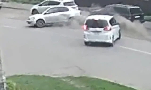	ДТП в Красноярске: водитель минивэна пытался развернуться и не пропустил встречный седан