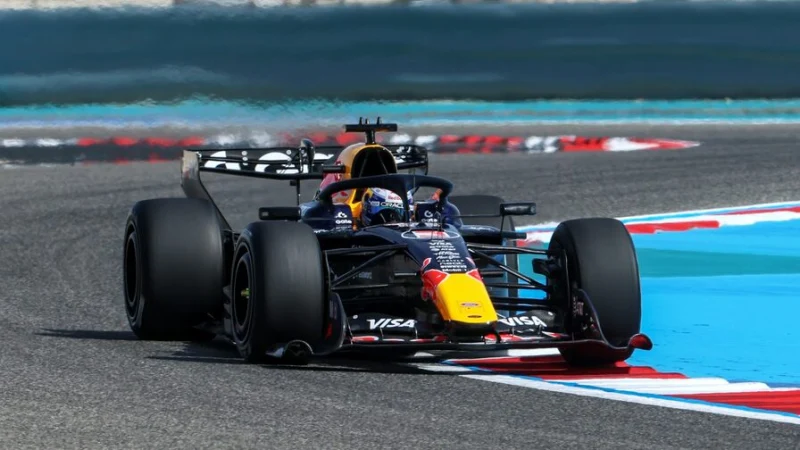 Red Bull Racing быстрее всех, Ferrari в секунде позади. Итоги утра среды на тестах Ф1 в Бахрейне