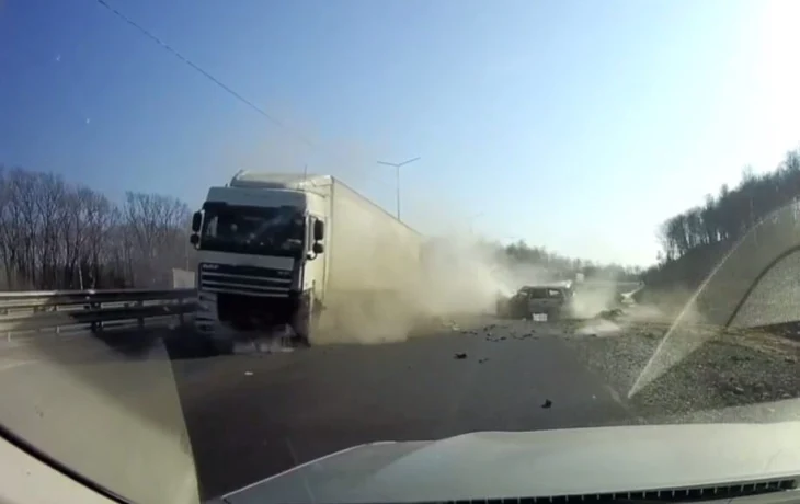  Опасный обгон привёл к ДТП на трассе Хабаровск &#8212; Владивосток