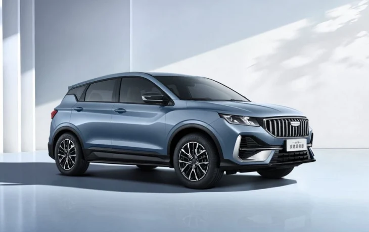 &laquo;Упрощённый&raquo; Geely Coolray показал свой новый интерьер