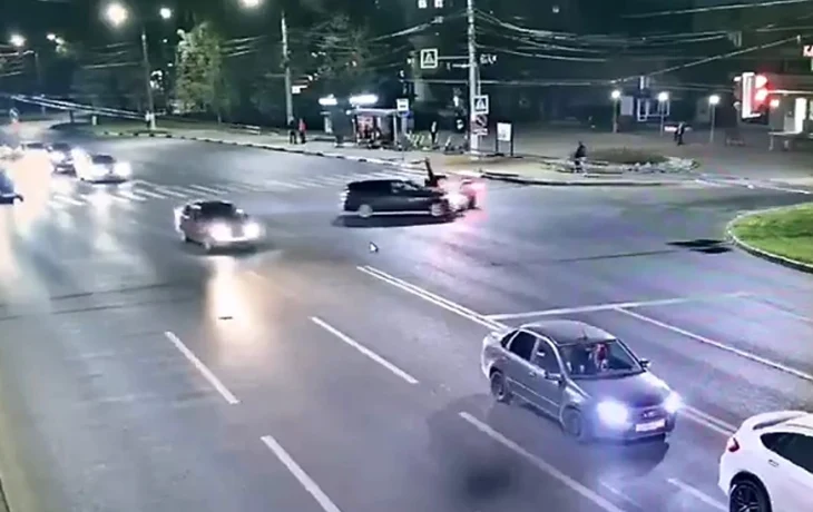  Мотоциклистка пострадала в результате ДТП на перекрестке в Чебоксарах