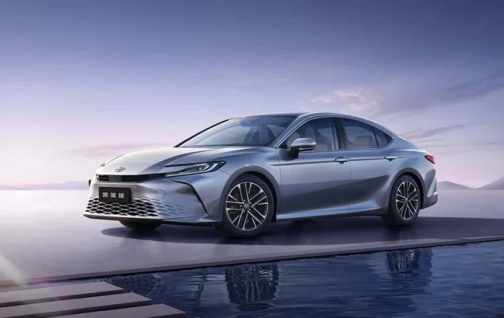 Обновлённая Toyota Camry: увеличенный экран, &laquo;хрусталь&raquo; и кое-что ещё