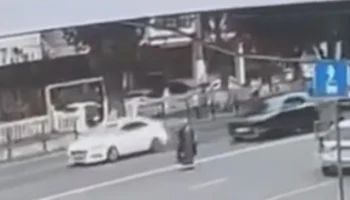  &laquo;Переходила дорогу в неположенном месте&raquo;: женщина погибла под колесами маршрутки в Махачкале