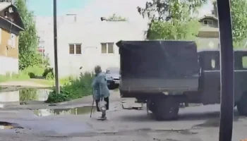  УАЗ сбил пенсионерку в одном из дворов Архангельска