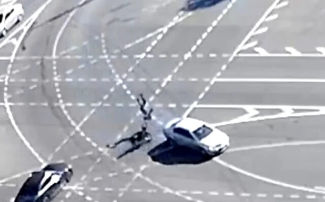  «Двигался на красный и не пропустил мотоциклиста»: автомобиль и мотоцикл столкнулись на перекрес