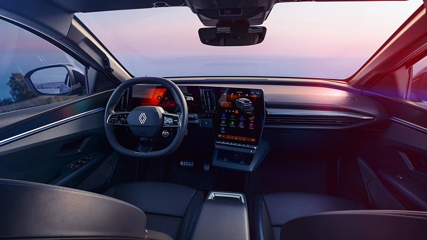 На фото: салон обновлённого хэтчбека Renault Megane E-Tech electric