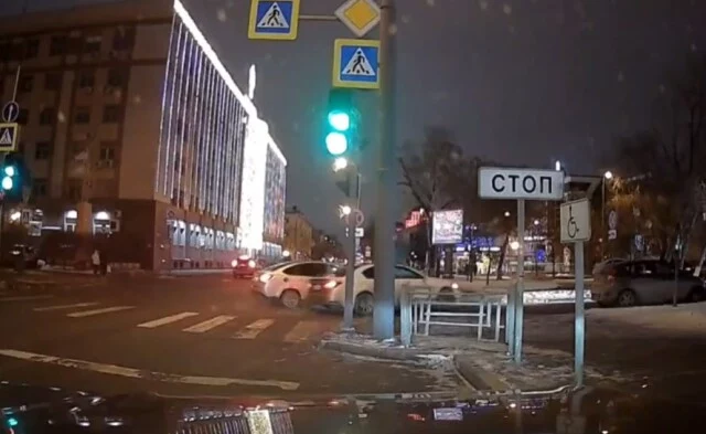  Авария в Тюмени: водитель «Гранты» пытался повернуть направо и столкнулся с иномаркой