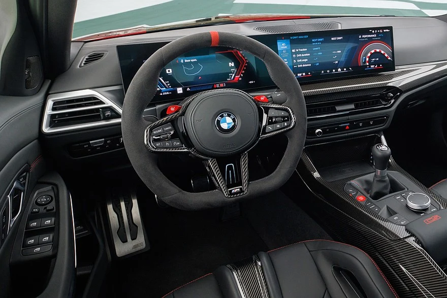 На фото: салон BMW M3 CS Handschalter
