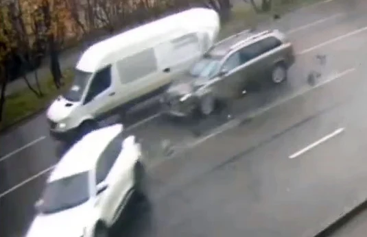  Камера запечатлела момент массового ДТП в Мурманске