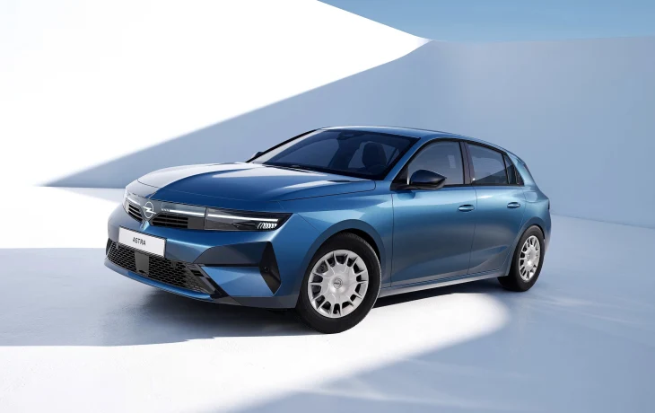 Ближе к народу: у Opel Astra появилась бюджетная версия Start на &laquo;штамповках&raquo;