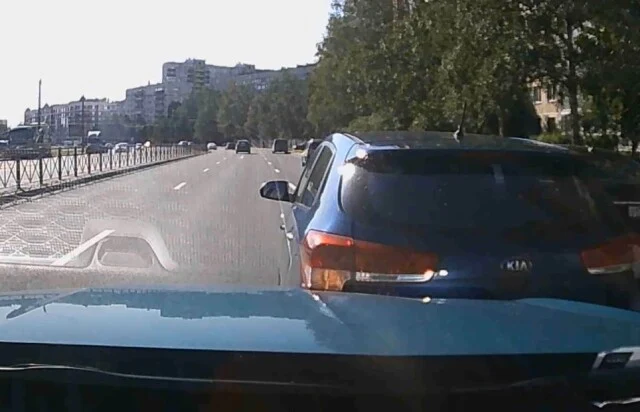  «Ехал и никого не трогал»: женщина на Kia устроила ДТП в Петербурге