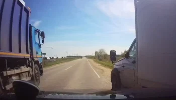 	ДТП в Тульской области: водитель мусоровоза спровоцировал аварию, после чего уехал