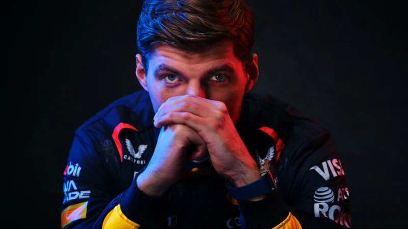 Red Bull Racing представила новые студийные фото Ферстаппена и Лоусона