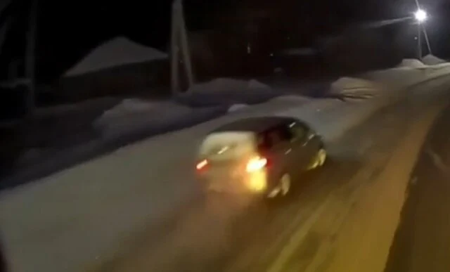  ДТП в Кемеровской области: водитель легкового автомобиля не справился с управлением и вылетел в