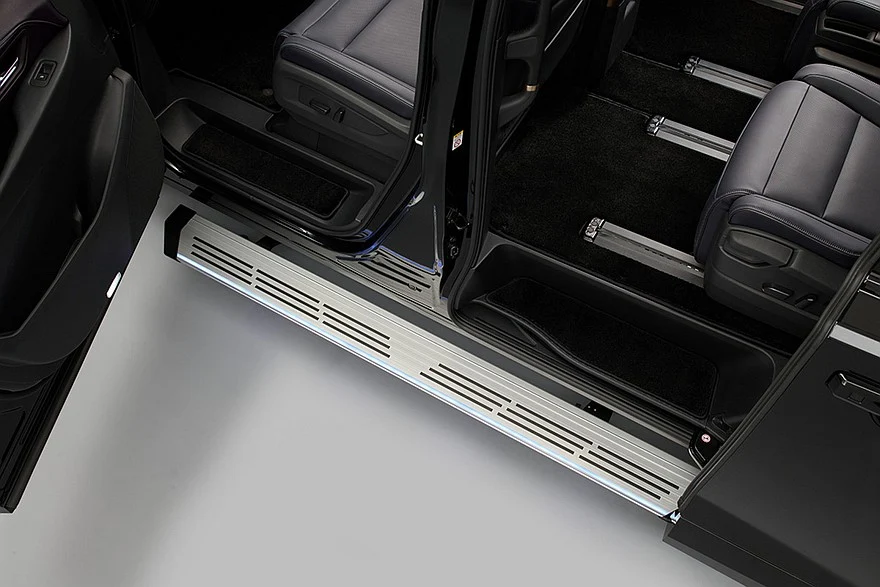 Nissan Elgrand Step Type