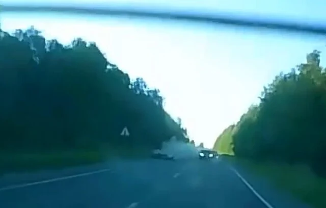  Мотоцикл и автомобиль столкнулись на трассе Сыктывкар &#8212; Нарьян-Мар