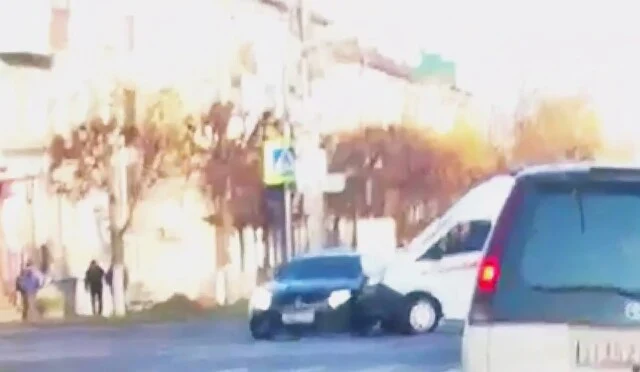  Скорая и легковой автомобиль столкнулись в Чебоксарах