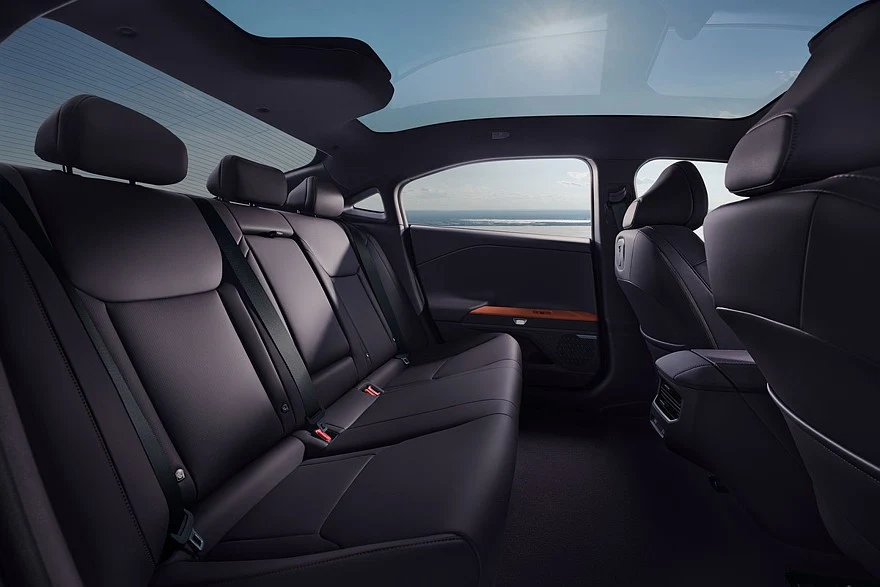 Серийный седан Hyundai Ioniq V