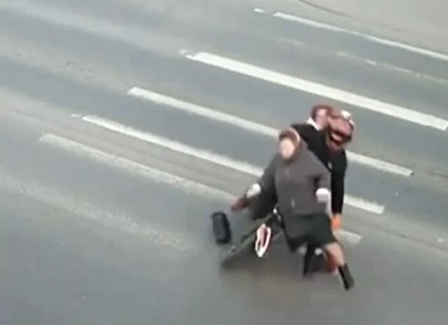  В Орле подросток на питбайке сбил пожилую женщину