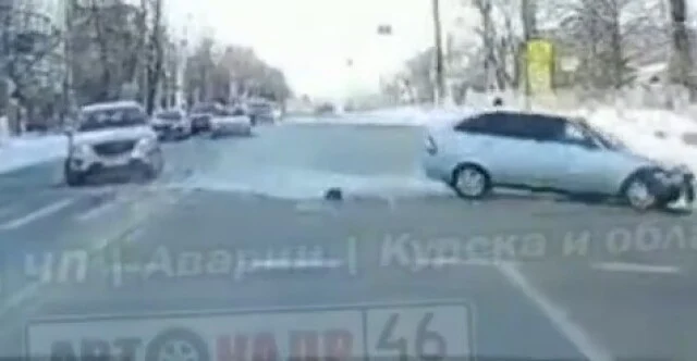  В Курске водитель кроссовера выезжал со второстепенной и подбил &laquo;Ладу&raquo;