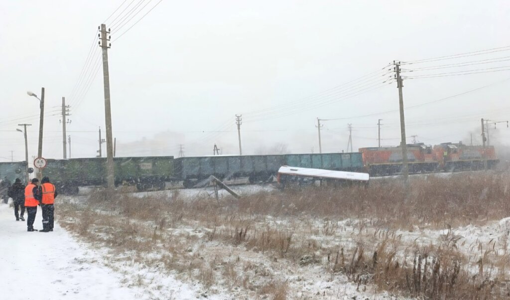 &amp;#171;&#1055;&#1088;&#1086;&#1090;&#1072;&#1097;&#1080;&#1083; &#1085;&#1077;&#1089;&#1082;&#1086;&#1083;&#1100;&#1082;&#1086; &#1076;&#1077;&#1089;&#1103;&#1090;&#1082;&#1086;&#1074; &#1084;&#1077;&#1090;&#1088;&#1086;&#1074;&amp;#187;: &#1072;&#1074;&#1090;&#1086;&#1073;&#1091;&#1089; &#1089;&#1090;&#1086;&#1083;&#1082;&#1085;&#1091;&#1083;&#1089;&#1103; &#1089; &#1087;&#1086;&#1077;&#1079;&#1076;&#1086;&#1084; &#1074; &#1061;&#1072;&#1073;&#1072;&#1088;&#1086;&#1074;&#1089;&#1082;&#1077;