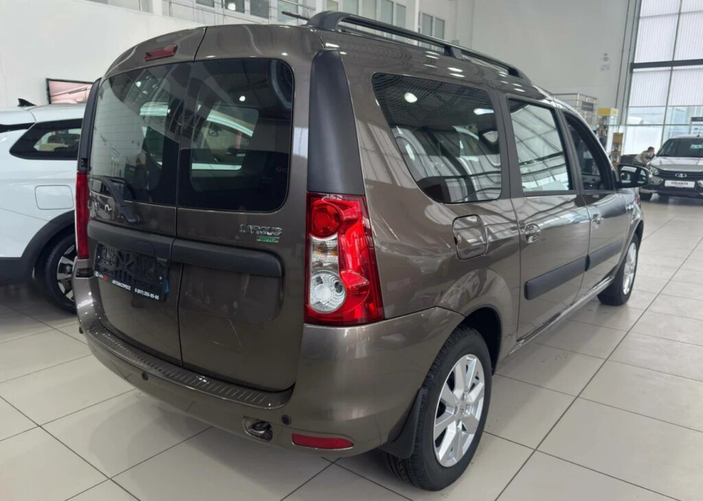 Официально объявлены цены на битопливные Lada Largus 2026 модельного года: фургоны и универсалы стали доступнее