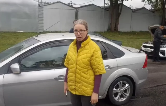  В Петербурге автоледи отказалась уступать дорогу реанимобилю, который вёз пациента в больницу