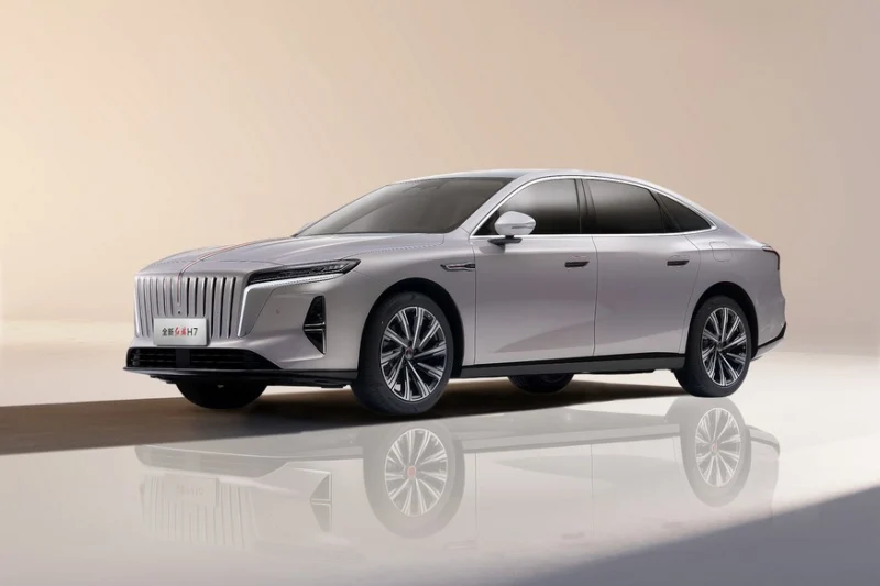 Седан Hongqi H7 нового поколения приготовился к старту продаж, есть полный привод