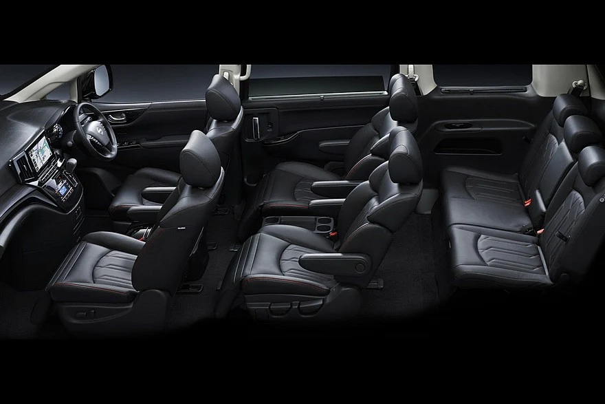 Nissan Elgrand предыдущего поколения