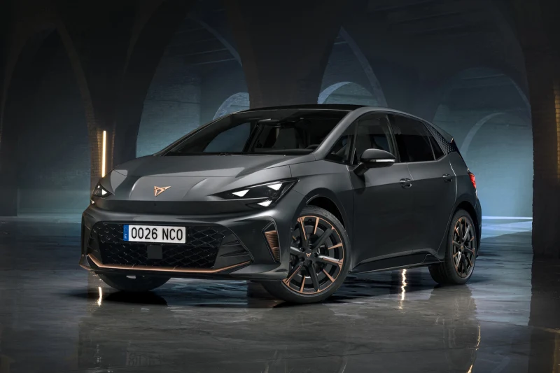 Обновлён хэтчбек Cupra Born: фирменный &laquo;нос&raquo;, физические кнопки на руле, больше запас хода