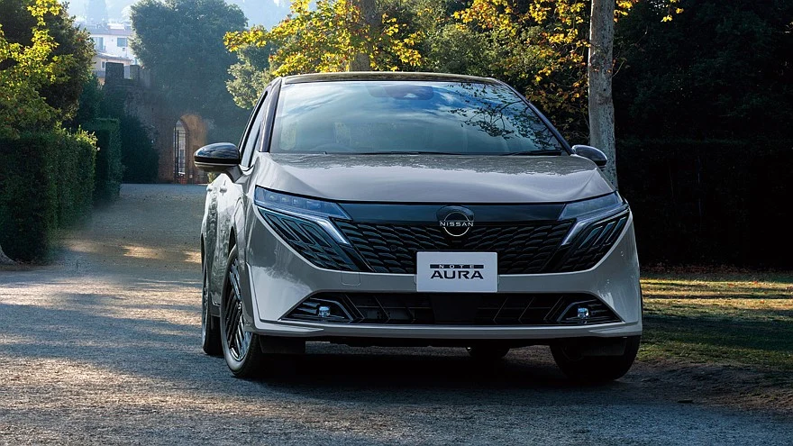 На фото: посвежевший Nissan Note Aura