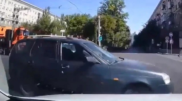  &laquo;Движение регулировал инспектор ДПС&raquo;. Кто виноват в ДТП на перекрестке в Волгограде?