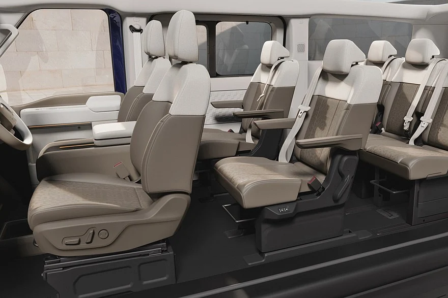 На фото: салон Kia PV7