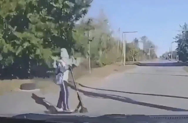  Девятилетняя девочка на самокате попала под машину в Цимлянске