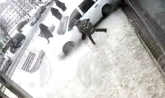  В Уфе пьяный водитель «Лады» протаранил автобус и сбил школьника на остановке