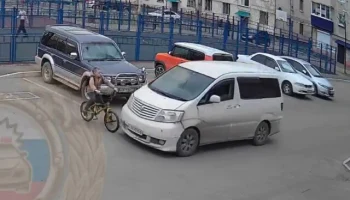  10-летний ребенок на велосипеде пострадал во дворе дома в Комсомольске-на-Амуре