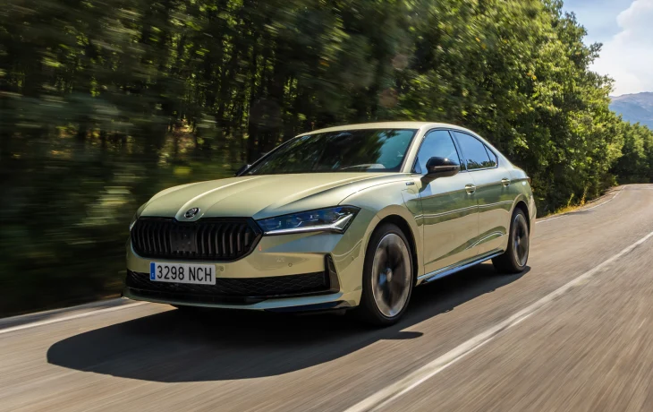 Пополнение в семействе: лифтбек Skoda Superb получил новую &laquo;начинку&raquo;