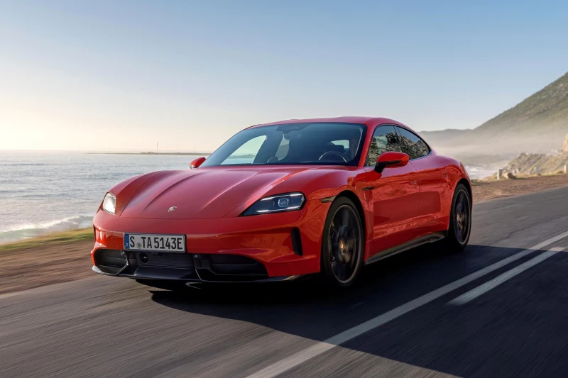 Для Porsche Taycan теперь доступны фальшивая коробка передач и нарисованный тахометр