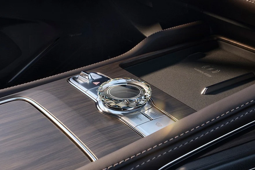 Глобальный Geely Monjaro EM-i