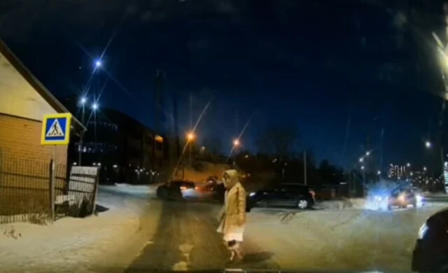  «Ты чего тормозишь?»: в Иркутске женщина женщина не соблюдала дистанцию, въехала в автомобиль и 